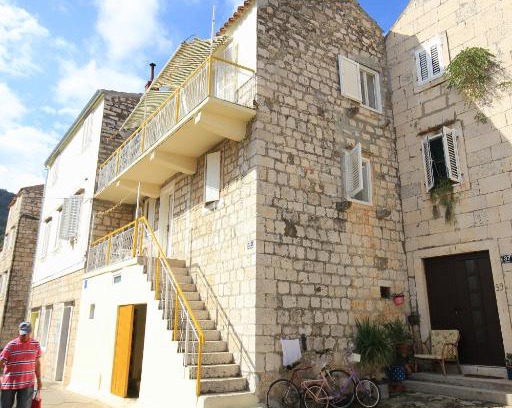 Cove Rogacic Apartamento | Apartments by the sea Vis - 2477