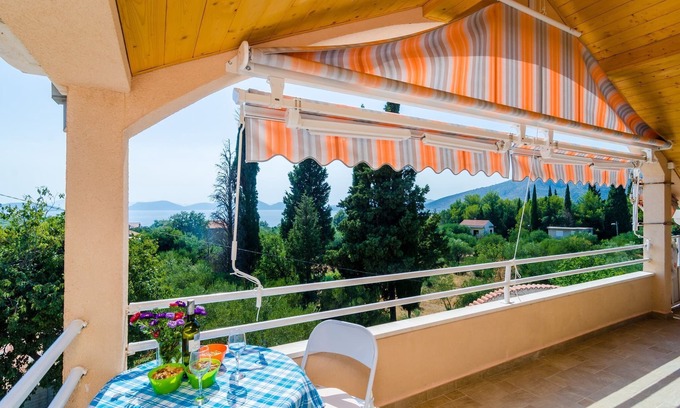Banici Apartamento | Apartments Donita - Standard Two Bedroom Apartment with Balcony and Sea View