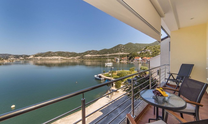 Ploce Apartamento | Apartments Ema-Comfort Two Bedroom Apartment with Sea View ( Fancy )