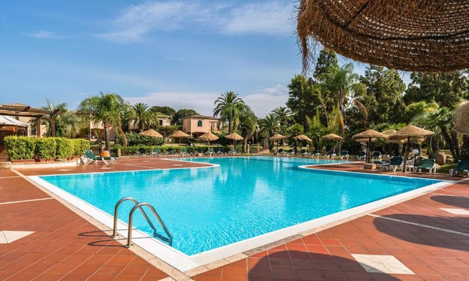 Santa Margherita di Pula Apartamento | Apartments in residence with swimming pool in Santa Margherita di Pula, 250 meters from the sea
