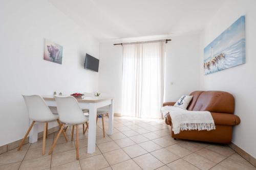 Rab Town Apartamento | Apartments in Supetarska Draga with sea view, terrace, air conditioning, WiFi 4551-1 and 4551-2