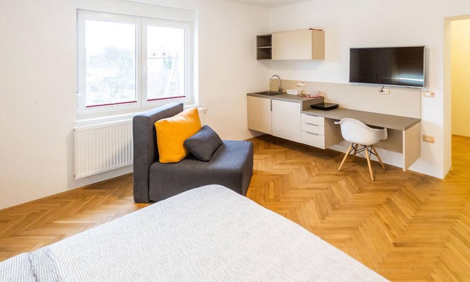 Ljubljana Apartamento | Apartments Kamr'ca - room 3 & 6 with kitchen & private bathroom