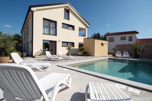 Sezana Apartamento | Apartments Kras 24 with Pool