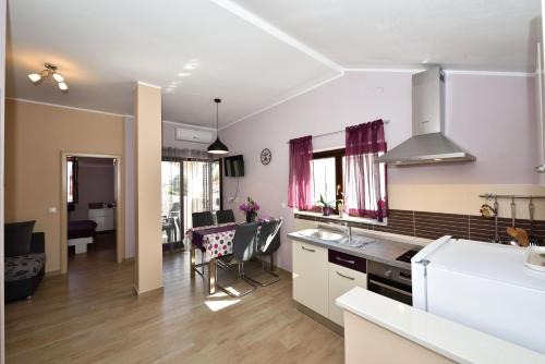 Jezera Apartamento | Apartments Lavanda - free parking and grill