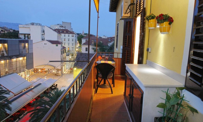Old Town Hotel | Apartments Marmont