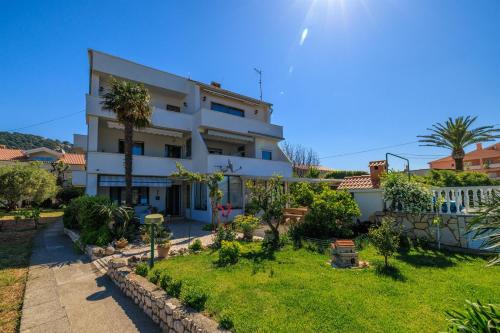 Barbat na Rabu Apartamento | Apartments Near the sea Barbat