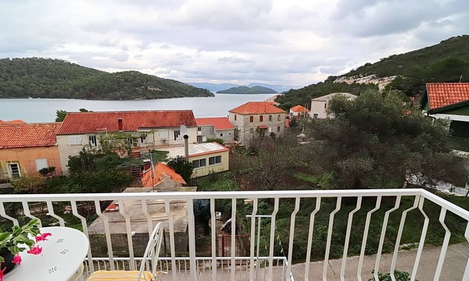 Polace Apartamento | Apartments Nodilo - Comfort One Bedroom Apartment with Balcony and Sea View (Apt 3)