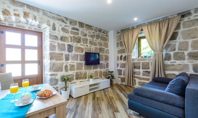Cavtat Old Town Apartamento | Apartamentos None & Nono-One Bedroom Apartment with Terrace