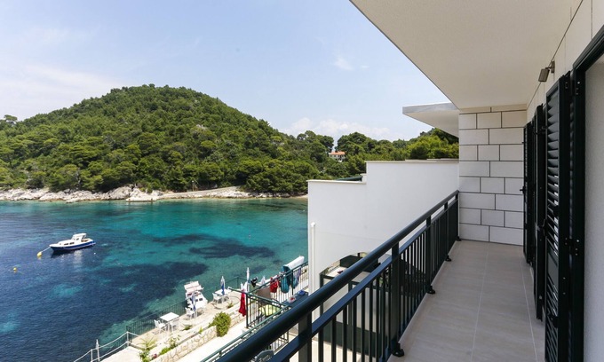 Saplunara Apartamento | Apartments Posta - Deluxe One-Bedroom Apartment with Balcony and Sea View - Apartman 8