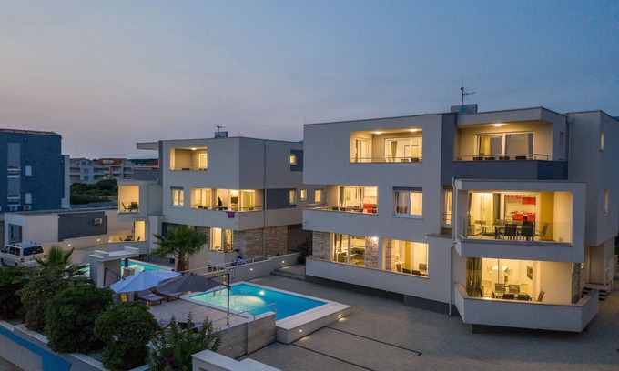Zrce Casa | Apartments & Rooms Danivan Pool Villas B