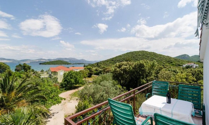 Drace Apartamento | Apartments Sutvid- Two Bedroom Apartment with Balcony and Sea View