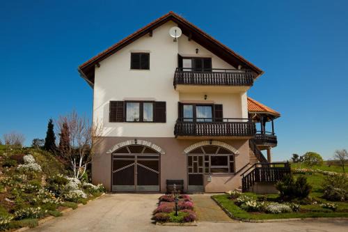 Catrnja Casa | Apartments Tratinčica