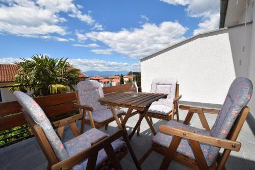 Malinska-Dubasnica Apartamento | Apartments Vera