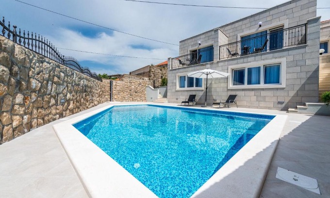 Popovici Villa | Apartments Villa Kabalero