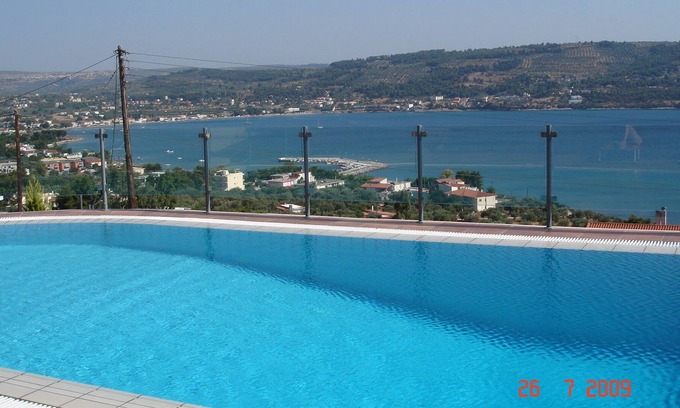 Theologos Apartamento | Apartamentos con confort e increíbles vistas al mar.