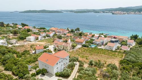 Kuciste Apartamento | Apartments with parking space Kuciste - Perna, Peljesac - 10161