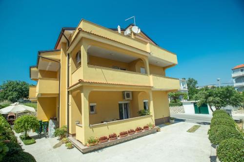 Lopar Apartamento | Apartments with parking space Lopar, Rab - 23156