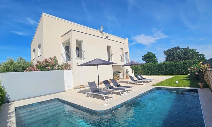 Matohanci Apartamento | Apartments with Pool Casa Bianca