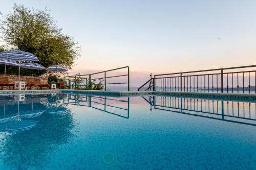 Brela Apartamento | Apartments with pool Maraska
