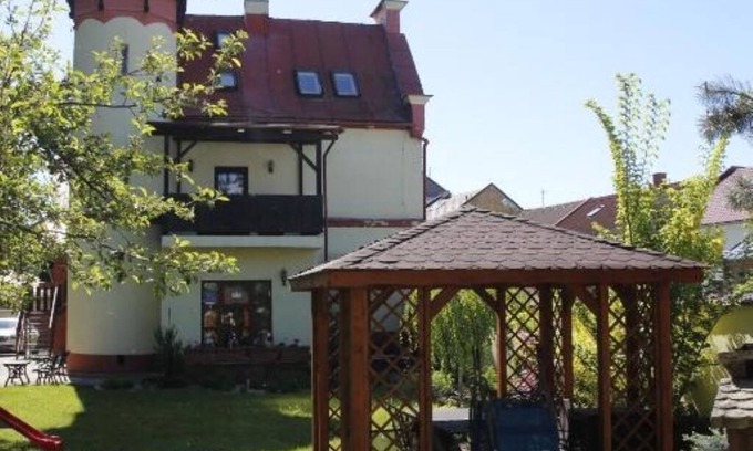 Poprad-Velka Apartamento | Apartments Zámoček Staré časy : Superior Two-Bedroom Apartment with Balcony