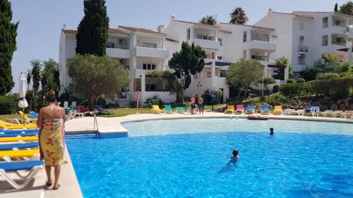 Castillo de Sabinillas Apartamento | ApartmentSleeps4-Pool-Bbq-Garden-Ac