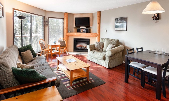Okanagan-Similkameen Condominio | Apex Cozy Pine Retreat- Ski In / SkiOut -Slope Views