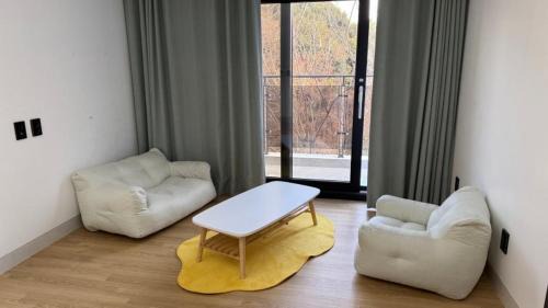 Andeok Casa | Apgujeong Homestay - Female only