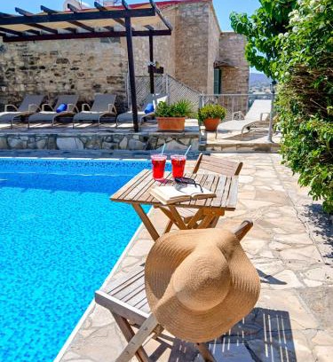 Skarinou Apartamento | Aphrodite's Pool Retreat
