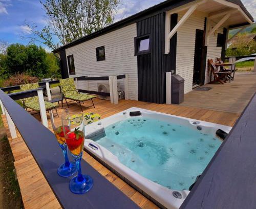 Avrig Casa | Api Haus