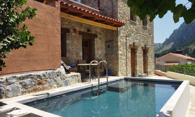 Zourva Casa | Apirathes