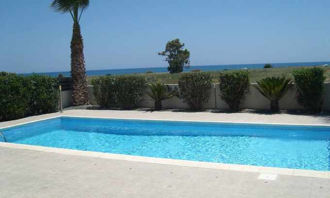 Pervolia Villa | Apollon Villa junto al mar con piscina privada, cerrada Private Road en Zona tranquila