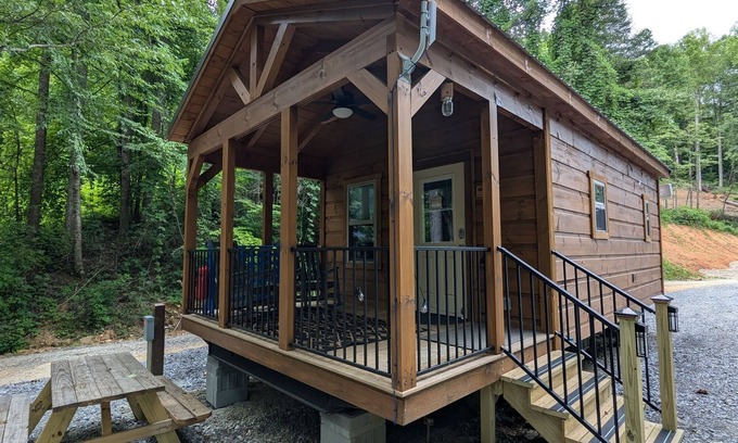 Bryson City Cabina | Appalachian Escape Tiny Home Near Nantahala River