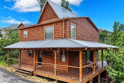 Chalet Village North Casa | Appalachian Lookout-Hot Tub, Cozy Cabin Retreat in the Smokies Comfort for All!