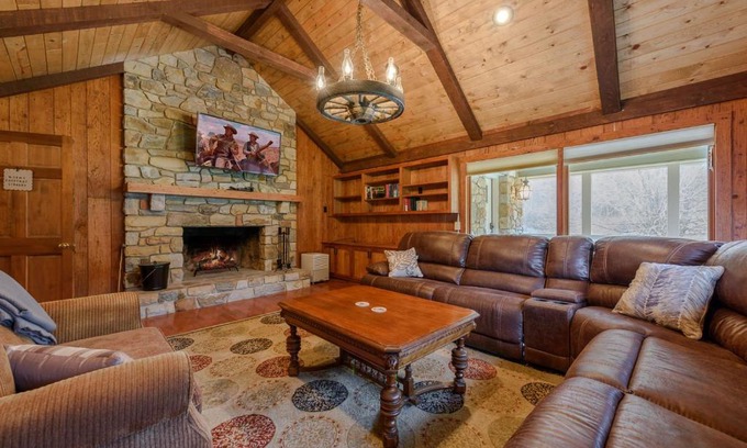 Boone Casa | Appalachian Mountain Lodge