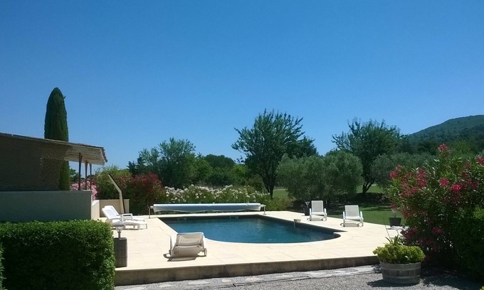 Alleins Apartamento | Appart. 2 Pers. Le Calme au Coeur des Oliviers