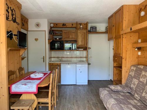 Les Menuires Apartamento | Appart cosy avec balcon pour 4 personnes aux Menuires - FR-1-452-137