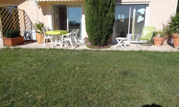 Manosque Apartamento | apartamento en la planta baja con terraza, jardín villa
