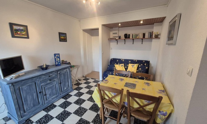 Saint-Andre Apartamento | Appart. in village bordering Argeles s/ mer and its beaches near Collioure.