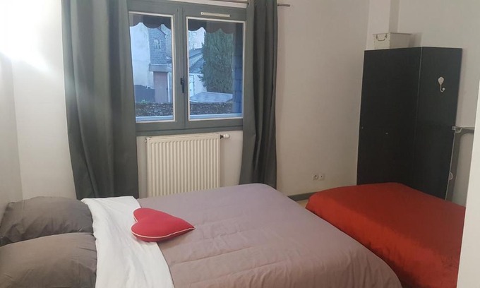 Chateau-Gontier Apartamento | Appart simple entier 1 ch à ch-gontier 1er ou 2eme étage