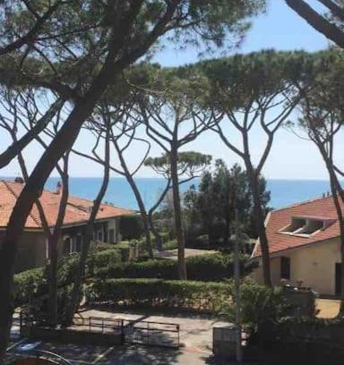 Castiglione della Pescaia Apartamento | Appartamento sul mare con giardino e posto auto