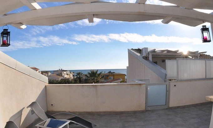 Punta Secca Casa | Apartamento Odisseo B: un apartamento agradable ubicado a pocos pasos de la playa de arena.