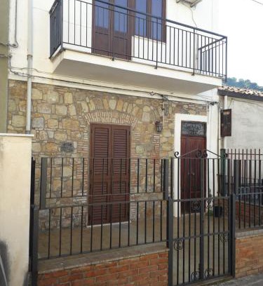 Marina di Caronia Apartamento | Appartamento a due passi dal mare