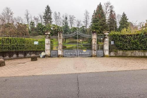 Porto Valtravaglia Apartamento | appartamento con giardino a 2 minuti dal lago