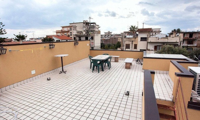 Locri Casa | Apartamento Ermes C: Un acogedor apartamento ubicado a poca distancia de la playa.