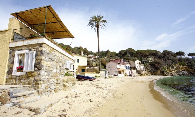 Scaglieri Apartamento | El submarino en la playa de Forno.