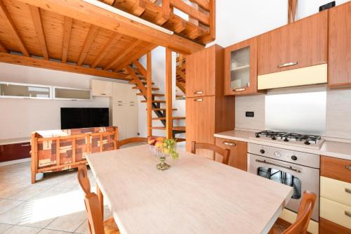 Moniga del Garda Apartamento | Appartamento in Piazza