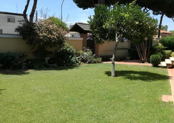 Zona XXX Castel Fusano Apartamento | APPARTAMENTO INDIPENDENTE IN GRANDE VILLA