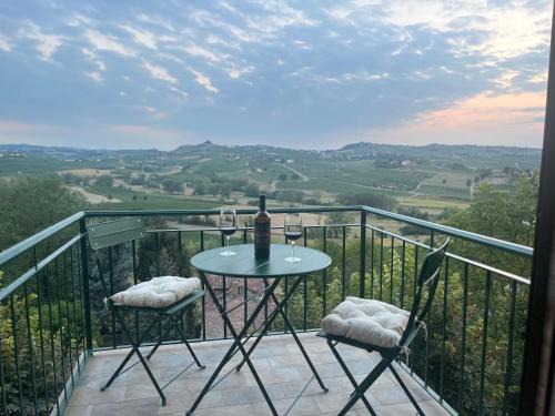 Agliano Terme Apartamento | Appartamento panoramico in collina