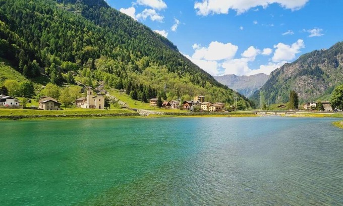 Campodolcino Apartamento | Appartamento sul Liro
