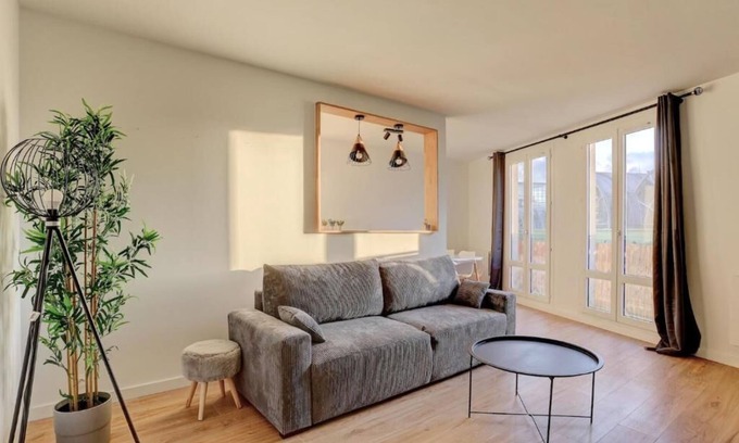 Montigny-le-Bretonneux Apartamento | Appartement Rénové en Plein Centre Ville ! A Quelques Minutes de la Gare